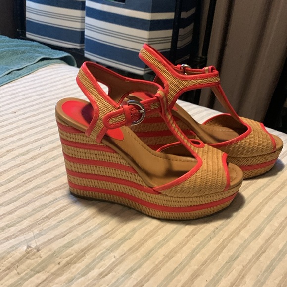 Coach Straw Coral Platform Wedge T-Strap Sandals Size 9 - Picture 4 of 6